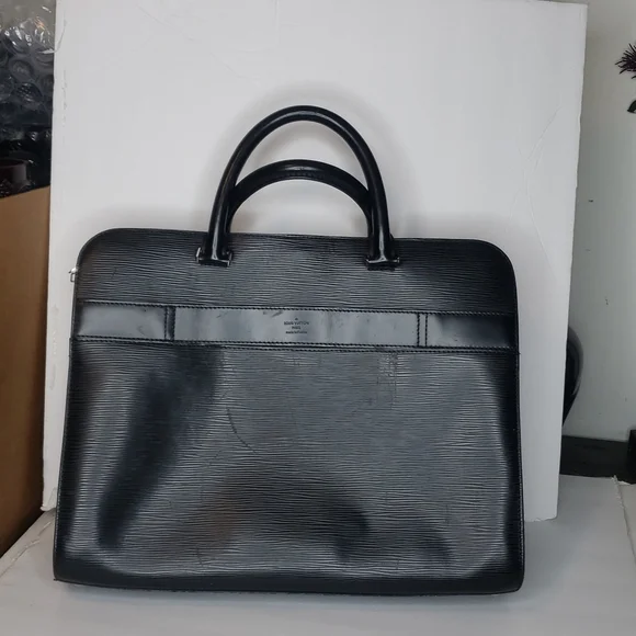 Louis Vuitton Basano GM Epi ブリーフケース Louis Vuitton Basano GM Epi ブリーフケース Louis Vuitton Basano GM